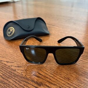 New Never worn Ray-Ban Classic Black Sunglasses Drifter from Bloomingdale’s